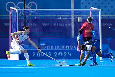 Harmanpreet Singh fights for the ball with Arno Van Dessel